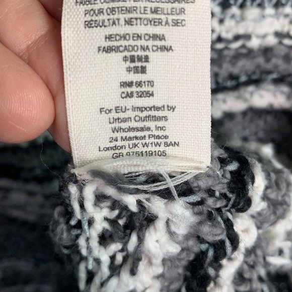 Free People Black White Striped Songbird Boucle Sweater Oversized W-320 Sz S - Picture 3 of 9